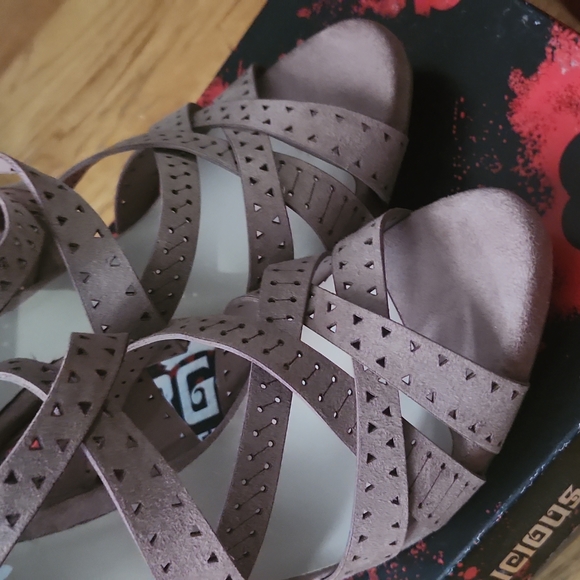 Heels - Picture 5 of 6